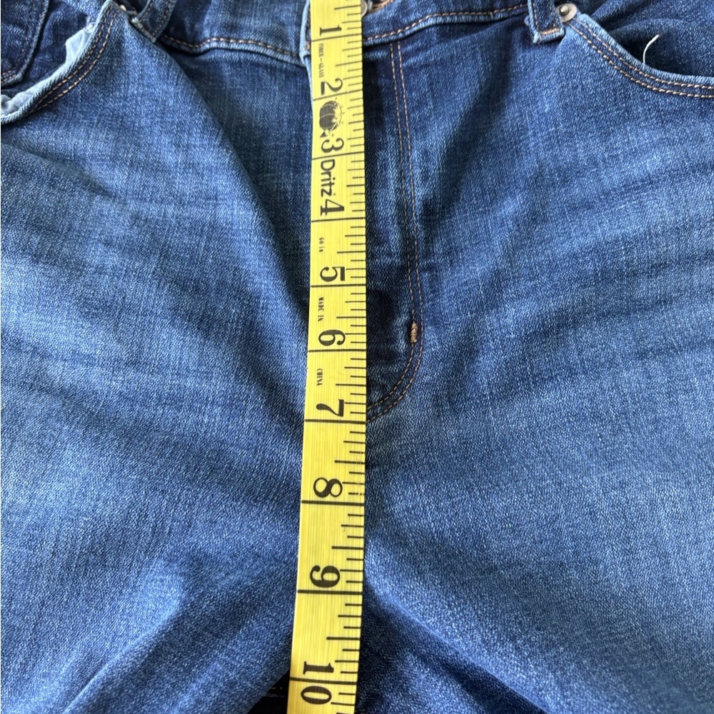 Levi’s Classic Straight Women Size 16 Medium Wash Denim Casual School Teacher - Picture 8 of 9